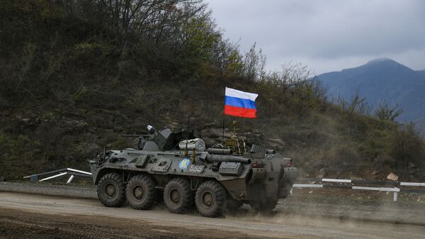 Oklopno vozilo ruskih mirovnih snaga u Nagorno-Karabahu - Sputnik Srbija