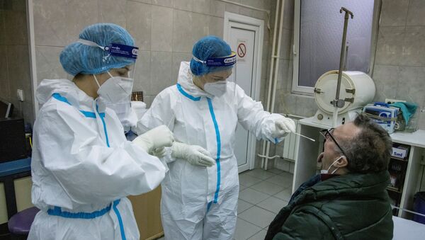 Тестирање на вирус корона у Клиничко-болничком центру у Земуну - Sputnik Србија