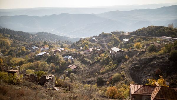 Pogled na grad Lačin (Berdzor) u Nagorno-Karabahu - Sputnik Srbija