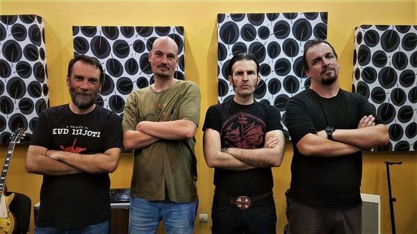 Хуманизам на делу: Песма „Ја ратујем сам“ за децу без родитељског старања Хуманизам на делу: Песма „Ја ратујем сам“ за децу без родитељског старања - Sputnik Србија