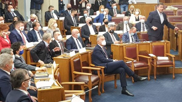 Predsednik Crne Gore Milo Đukanović na predstavljanju predloga nove vlade - Sputnik Srbija