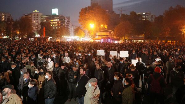 Pristalice opozicije na protestu u centru Jerevana protiv jermenskog premijera Nikola Pašinjana - Sputnik Srbija
