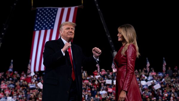 Američki predsednik Donald Tramp sa suprugom Melanijom - Sputnik Srbija