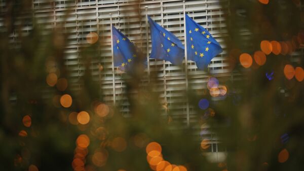 Zastave Evropske unije ispred sedišta EU u Briselu - Sputnik Srbija