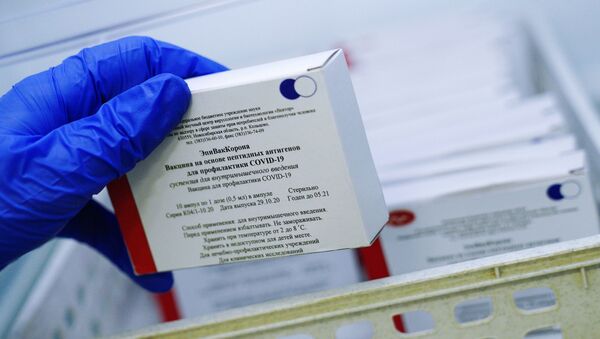 Kutija sa ampulama vakcine protiv kovida EpiVakKorona - Sputnik Srbija