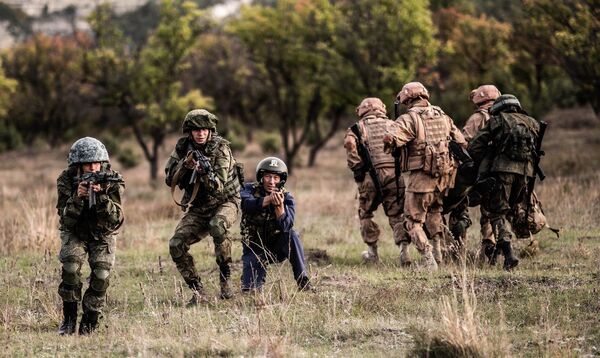 „Небо“ хероја: Снима се филм о трагичној погибији руског пилота Су-24 у Сирији / фото / „Небо“ хероја: Снима се филм о трагичној погибији руског пилота Су-24 у Сирији / фото / - Sputnik Србија