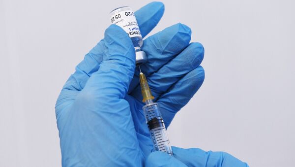 Priprema vakcine protiv kovida Gam-KOVID-Vak na poliklinici u Novosibirsku - Sputnik Srbija