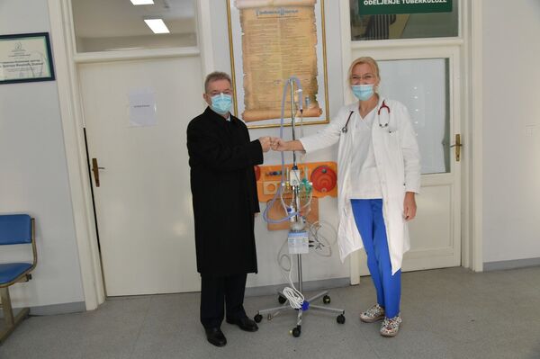 Фондација „Браћа Карић“ упутила новчану донацију и купила апарат КБЦ „Др Драгиша Мишовић Дедиње“ Фондација „Браћа Карић“ упутила новчану донацију и купила апарат КБЦ „Др Драгиша Мишовић Дедиње“ - Sputnik Србија