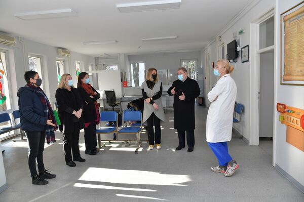 Фондација „Браћа Карић“ упутила новчану донацију и купила апарат КБЦ „Др Драгиша Мишовић Дедиње“ Фондација „Браћа Карић“ упутила новчану донацију и купила апарат КБЦ „Др Драгиша Мишовић Дедиње“ - Sputnik Србија