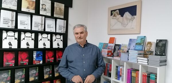 Неко овај свет претвара у добровољно ропство Неко овај свет претвара у добровољно ропство - Sputnik Србија