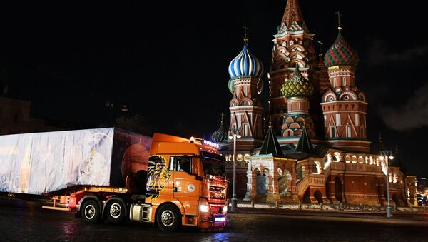 Главна новогодишња јелка стигла у Кремљ - Sputnik Србија