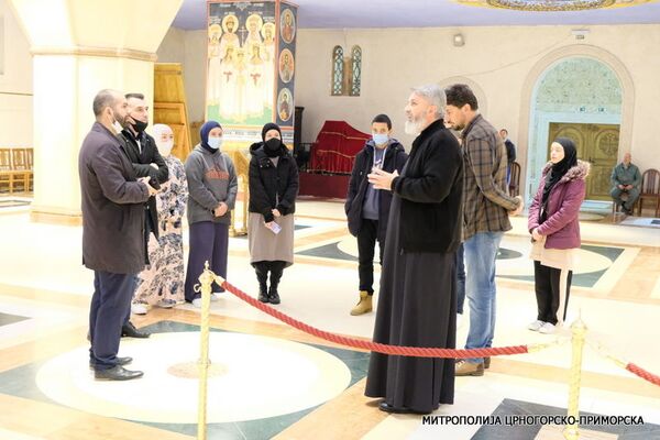 Učenici Medrese ,,Mehmed Fatih“ posetili Saborni hram Vaskrsenja u Podgorici - Sputnik Srbija