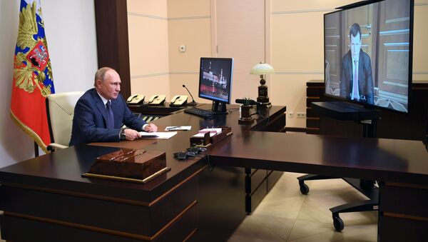 Председник Русије Владимир Путин са шефом компаније Роснано Сергејем Куликовим - Sputnik Србија