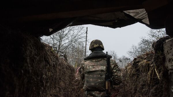 Припадник Армије одбране Карабаха на контакт линији у Нагорно-Карабаху - Sputnik Србија