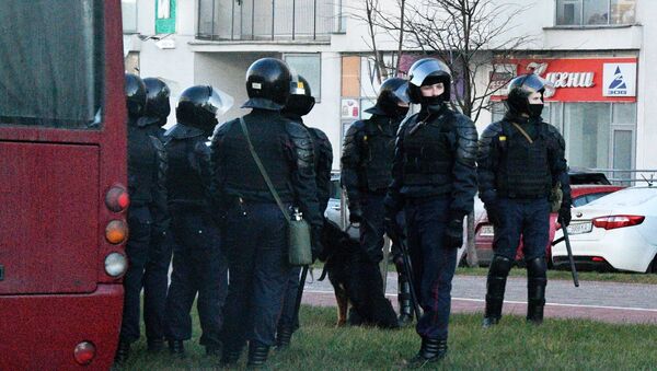 Припадници белоруске полиције током протеста у Минску - Sputnik Србија