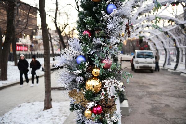 Новогодишњи украси на Тверском булевару у Москви.  - Sputnik Србија
