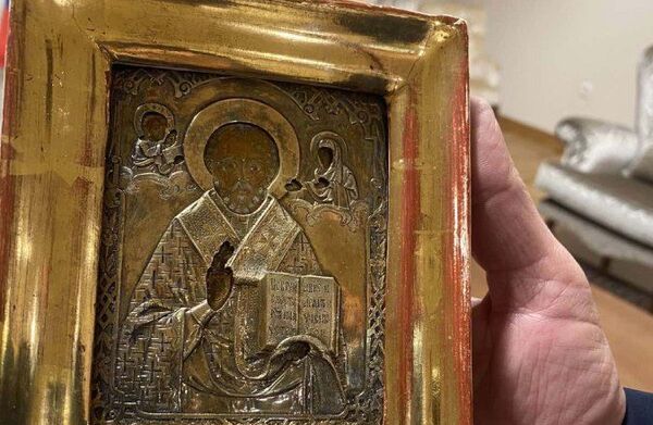 Dodik poklonio Lavrovu ikonu u pozlati staru 300 godina Dodik poklonio Lavrovu ikonu u pozlati staru 300 godina - Sputnik Srbija