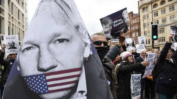 Присталице оснивача Викиликса Џулијана Асанжа протестују против саслушања о изручењу, у Лондону, Велика Британија - Sputnik Србија
