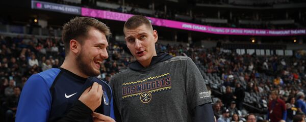 Košarkaši Luka Dončić i Nikola Jokić Košarkaši Luka Dončić i Nikola Jokić - Sputnik Srbija