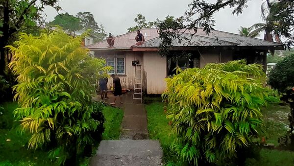 Становници Фиџија поправљају куће у ишчекивању налета циклона - Sputnik Србија