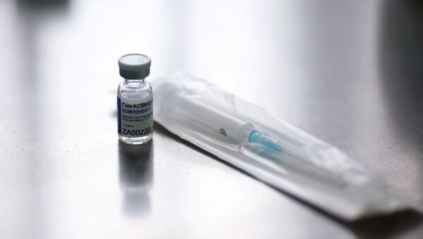 Ампула са вакцином против вируса корона Гам-Ковид-Вак у болници у Волгограду - Sputnik Србија