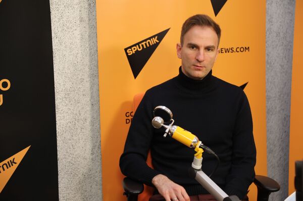 Stefan Milenković: Vratio sam se, jer nam naša istorija, naša kultura, naše tlo, daje snagu /video/ - Sputnik Srbija