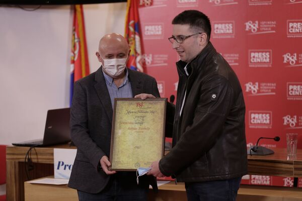 Дописник Спутњика примио награду УНС: Ово је само „шлаг на торти“, Црна Гора је већ победила Дописник Спутњика примио награду УНС: Ово је само „шлаг на торти“, Црна Гора је већ победила - Sputnik Србија