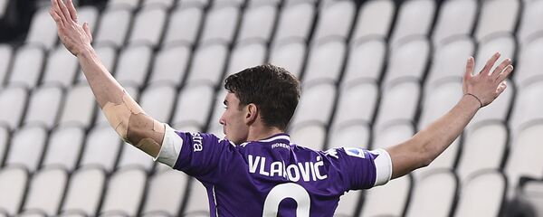 Srpski fudbaler Dušan Vlahović u dresu Fiorentine - Sputnik Srbija