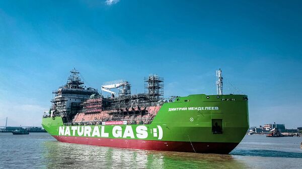 Prvi ruski brod za dopunu goriva Dmitrij Mendeljejev kompanije Gasprom njeft - Sputnik Srbija