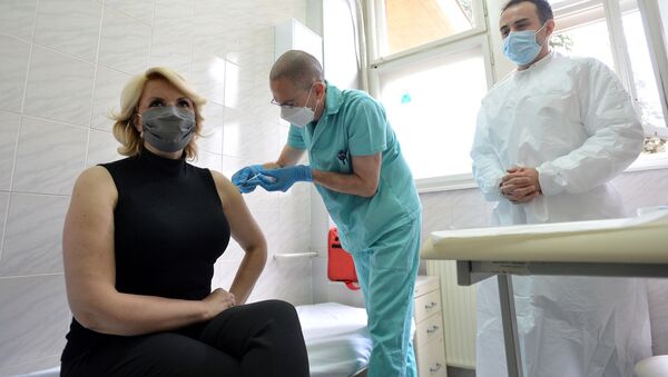 Darija Kisić Tepavčević prima Fajzerovu vakcinu protiv virusa korona - Sputnik Srbija