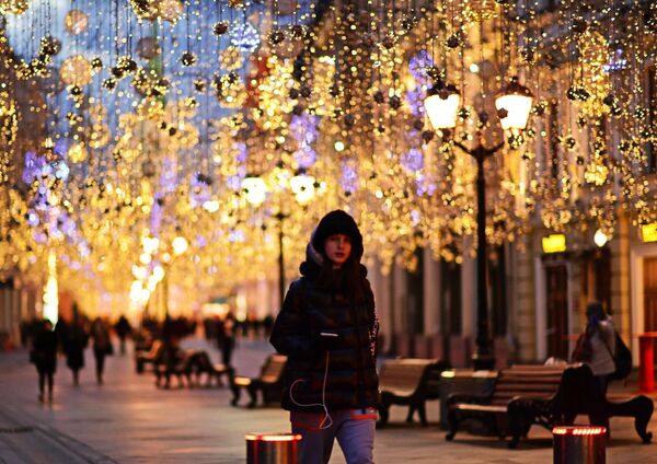 Познати новогодишњи шарм Москве: Топ-10 култних украса престонице /фото/ Познати новогодишњи шарм Москве: Топ-10 култних украса престонице /фото/ - Sputnik Србија