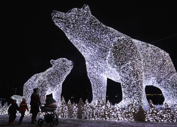 Познати новогодишњи шарм Москве: Топ-10 култних украса престонице /фото/ Познати новогодишњи шарм Москве: Топ-10 култних украса престонице /фото/ - Sputnik Србија