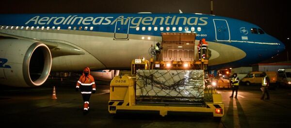 Авион у којем је допремљена вакцина Спутњик Ве у Аргентину Авион у којем је допремљена вакцина Спутњик Ве у Аргентину - Sputnik Србија