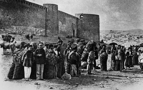 Легендарни совјетски нафтни град усред мора стоји на камењу и старим бродовима /фото/ Легендарни совјетски нафтни град усред мора стоји на камењу и старим бродовима /фото/ - Sputnik Србија