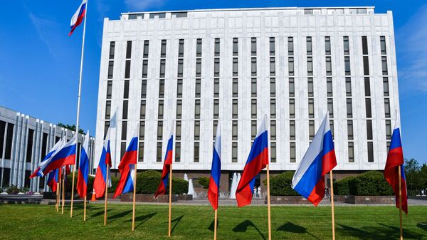Ruska ambasada u Vašingtonu: Za „vizni rat“ kriva isključivo američka strana - Sputnik Srbija