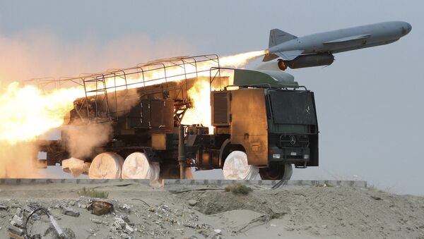 Војне вежбе иранске војске, лансирање ракете земља-вода Saegheh у Ирану  - Sputnik Србија