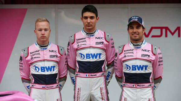 Vozači Formule 1, sleva na desno: Nikita Mazepin, Sebastijan Okon i Serhio Peres - Sputnik Srbija