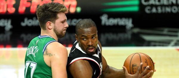 Лука Дончић и Серж Ибака - Sputnik Србија