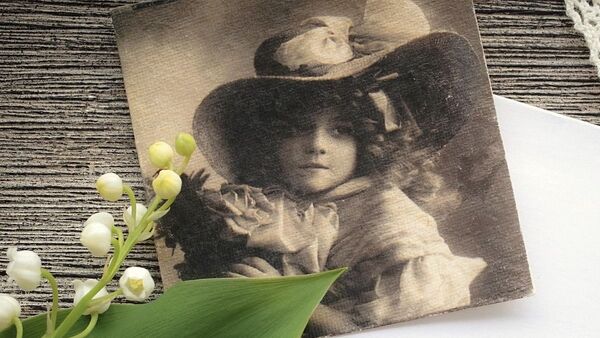 Стара фотографија девојке са шеширом - Sputnik Србија