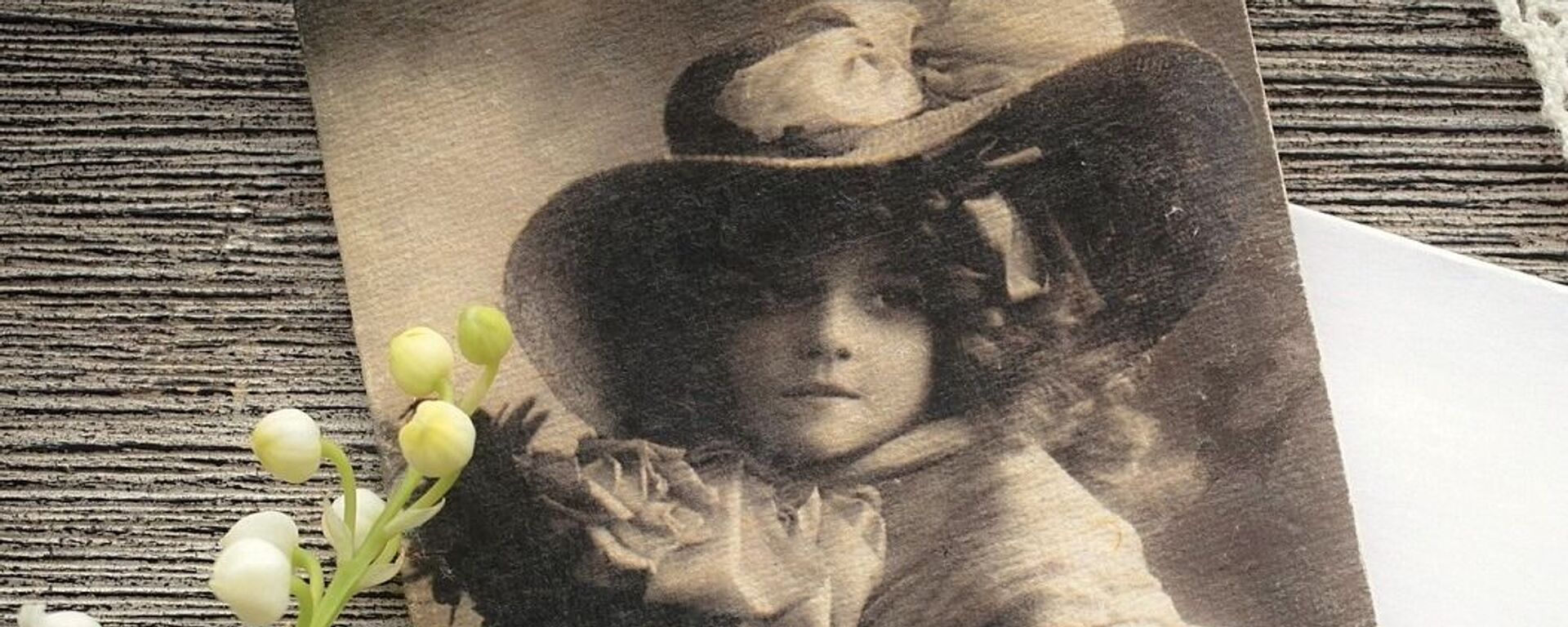 Stara fotografija devojke sa šeširom - Sputnik Srbija, 1920, 03.01.2021