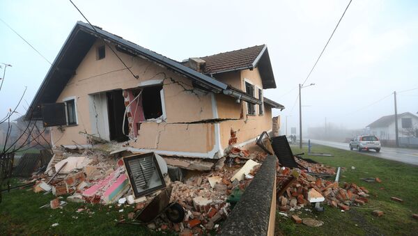 Рушена кућа после земљотреса - Sputnik Србија