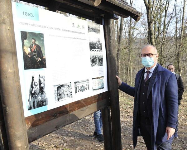 Обновљено спомен-обележје на месту погибије кнеза Михаила Обреновића /фото/ Обновљено спомен-обележје на месту погибије кнеза Михаила Обреновића /фото/ - Sputnik Србија
