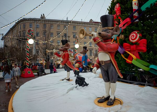 Božićna pijaca na Manježnom trgu u Sankt Peterburgu - Sputnik Srbija