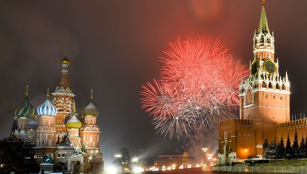 Новогодишњи ватромет изнад Црвеног трга у Москви - Sputnik Србија