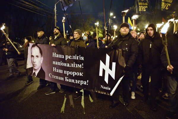 Кијев: Поново шетња у част Бандере, идеолога украјинског национализма Кијев: Поново шетња у част Бандере, идеолога украјинског национализма - Sputnik Србија