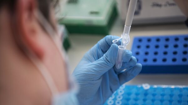 Izrada brzih testova za virus korona u laboratoriji Skolkovo u Moskvi - Sputnik Srbija