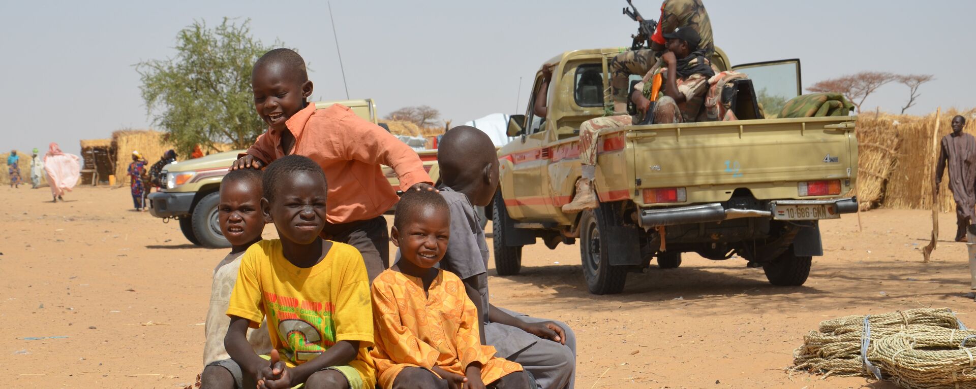 Деца у избегличком кампу Асага у близини Дифе на југоистоку Нигера 17. маја 2016. године. - Sputnik Србија, 1920, 16.08.2023