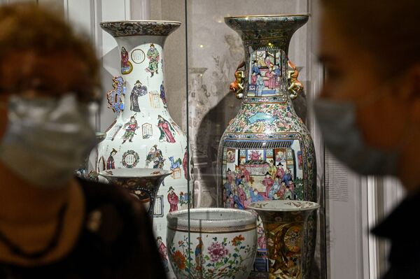 Два века историје: Елеганција и раскош руског кнежевског порцелана / фото / - Sputnik Србија