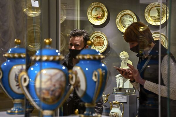 Два века историје: Елеганција и раскош руског кнежевског порцелана / фото / - Sputnik Србија