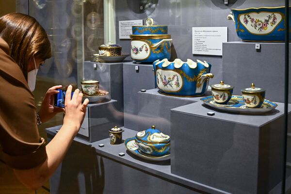 Два века историје: Елеганција и раскош руског кнежевског порцелана / фото / - Sputnik Србија